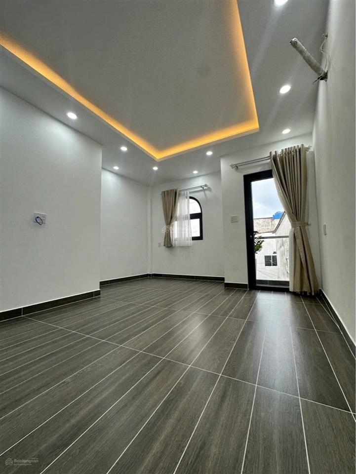 Bà hom sát phố ẩm thực  nhà 3 tầng nở hậu hơn 8m  31m2  nhà mới đẹp  full nội thất  5.45 tỷ