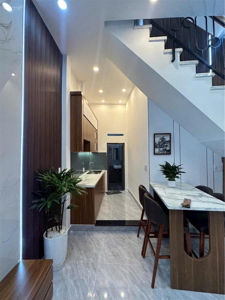 Bà hom sát phố ẩm thực  nhà 3 tầng nở hậu hơn 8m  31m2  nhà mới đẹp  full nội thất  5.45 tỷ