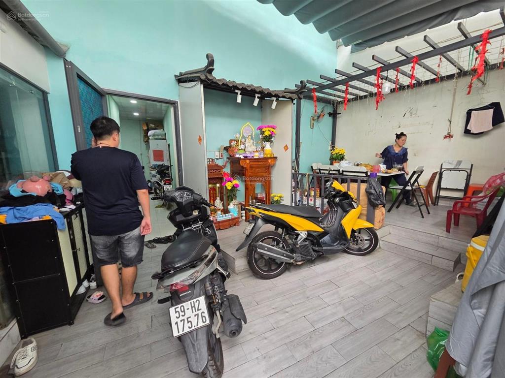 Bán đất tặng nhà cấp 4  6.8x11m nở hậu, gần phố ẩm thực phú lâm  xe tải vào nhà  chỉ 8.5 tỷ