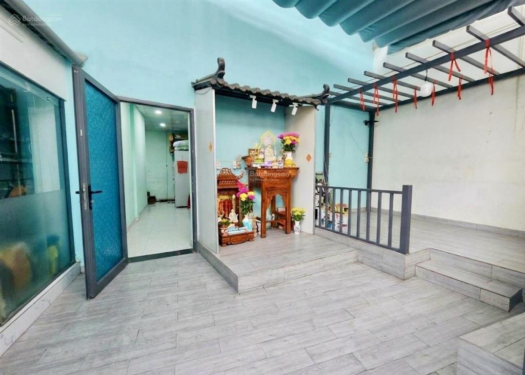 Nhà 70m2 xe tải đậu cửa  cách 20m ra galaxy kinh dương vương  bề ngang lớn thích hợp làm chdv