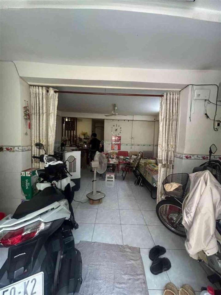 Trệt lầu lửng 40m2  xe hơi đỗ cửa đường chợ lớn  3 phòng ngủ  shr chờ khách