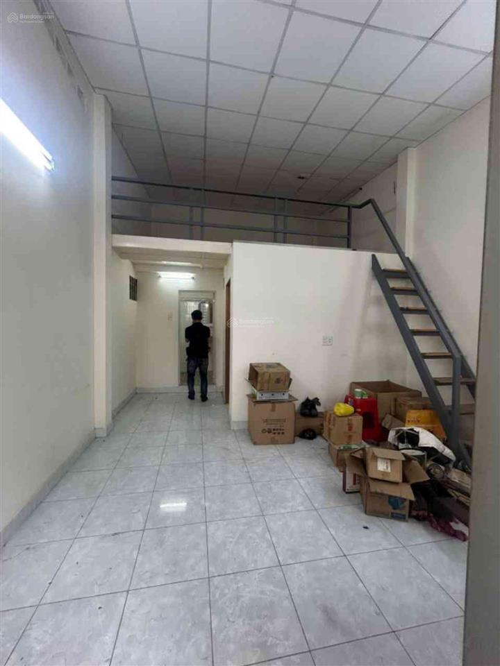 Trệt lầu lửng 40m2  xe hơi đỗ cửa đường chợ lớn  3 phòng ngủ  shr chờ khách