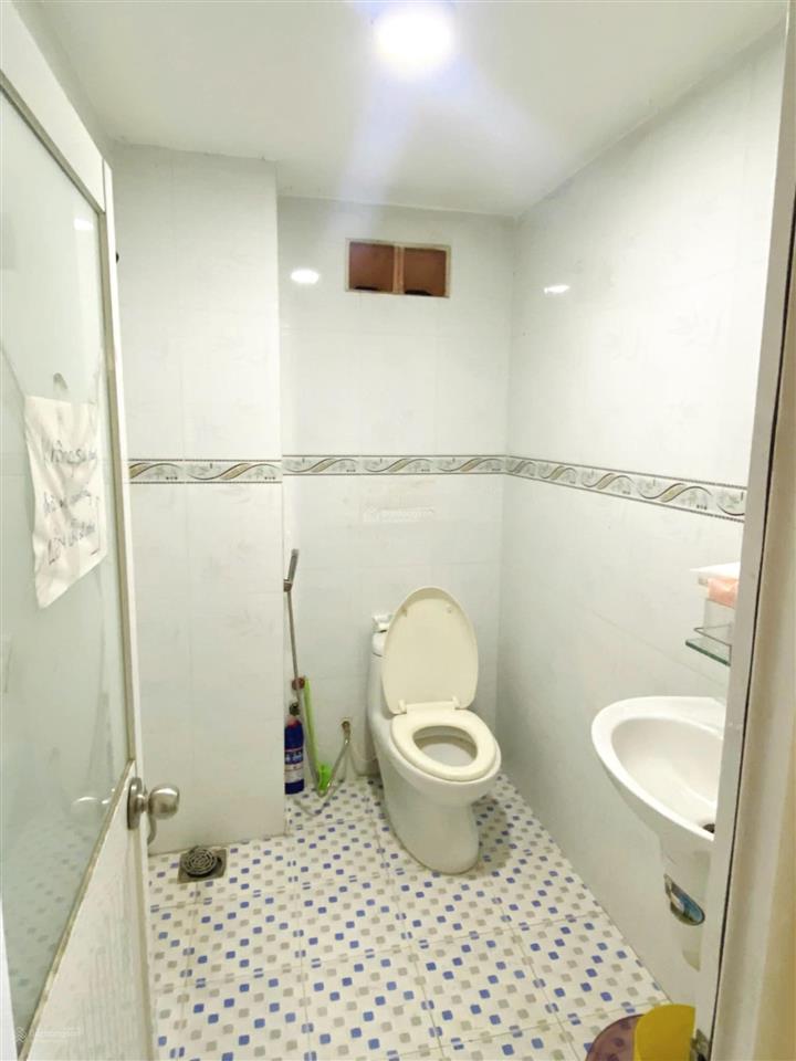 Nhà nguyên căn cho thuê, mặt tiền võ thị sáu quận 1