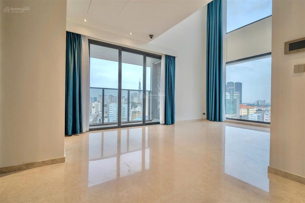 Căn hộ cao cấp 4pn thang máy riêng, trần cao 7 mét ở quận 1