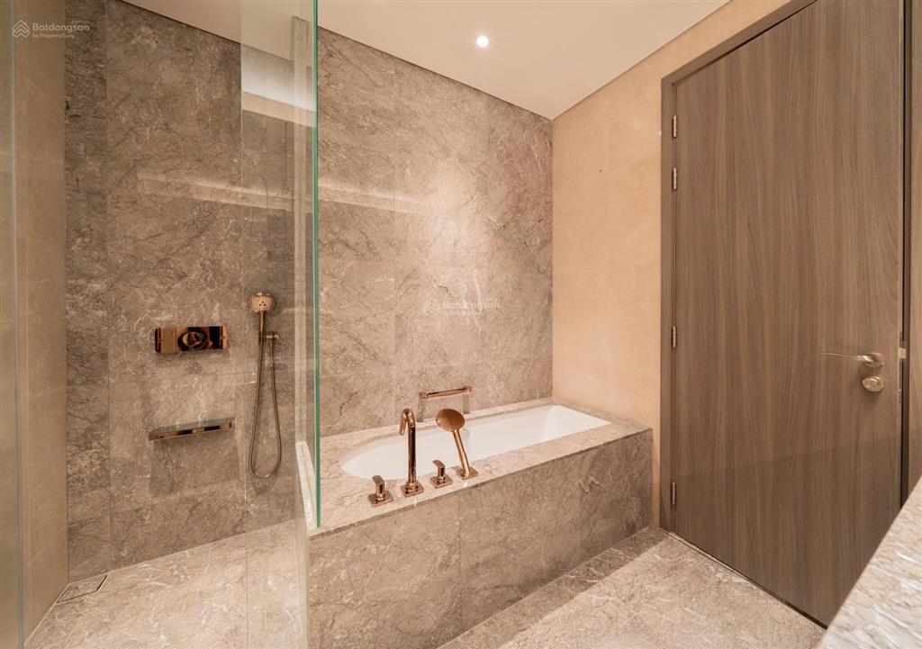 Căn hộ cao cấp 4pn thang máy riêng, trần cao 7 mét ở quận 1