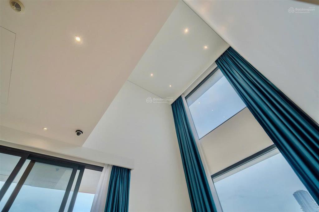 Căn hộ cao cấp 4pn thang máy riêng, trần cao 7 mét ở quận 1