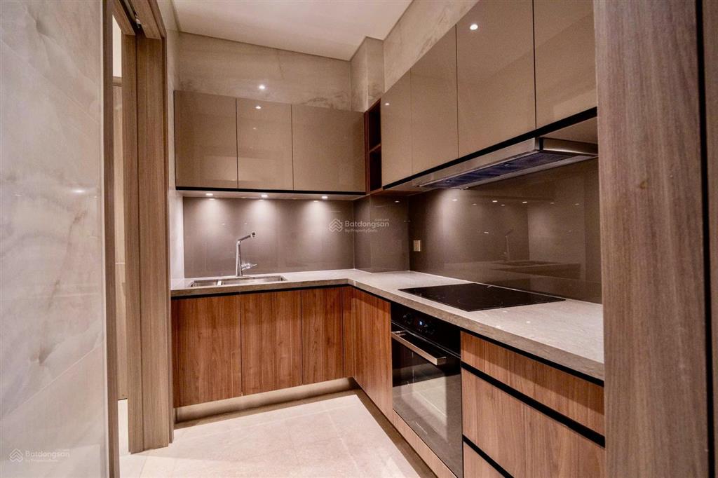 Căn hộ cao cấp 4pn thang máy riêng, trần cao 7 mét ở quận 1