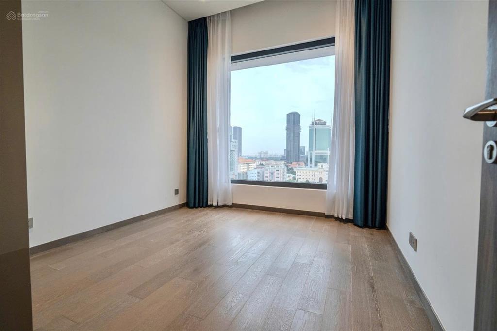 Căn hộ cao cấp 4pn thang máy riêng, trần cao 7 mét ở quận 1