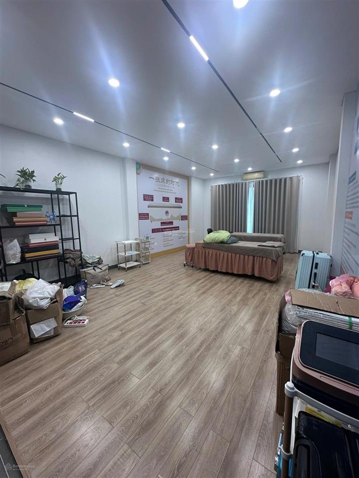 Cho thuê nhà 7 tầng gần aeon hđ có thang máy