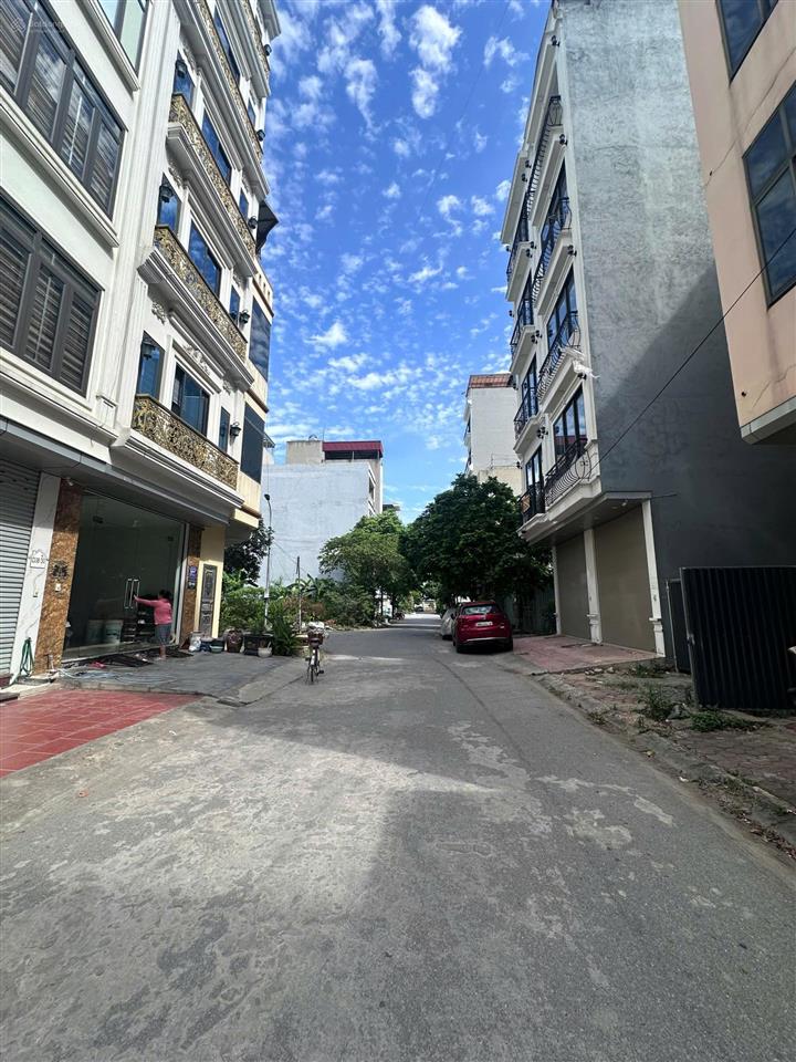 Cho thuê nhà 7 tầng gần aeon hđ có thang máy