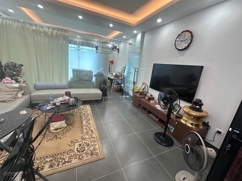 Cho thuê nhà 7 tầng gần aeon hđ có thang máy