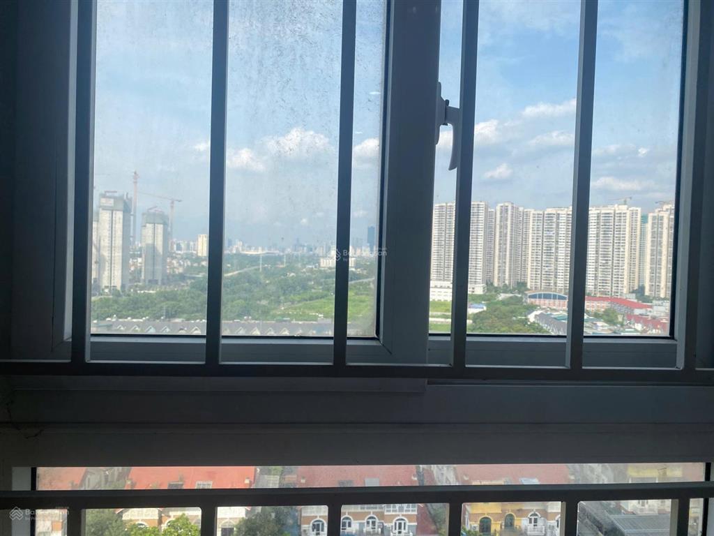 40,5 triệu/m²  74m², 2pn gemek 1 tầng trung. tổng tiền 3 tỷ.  0985 691 ***
