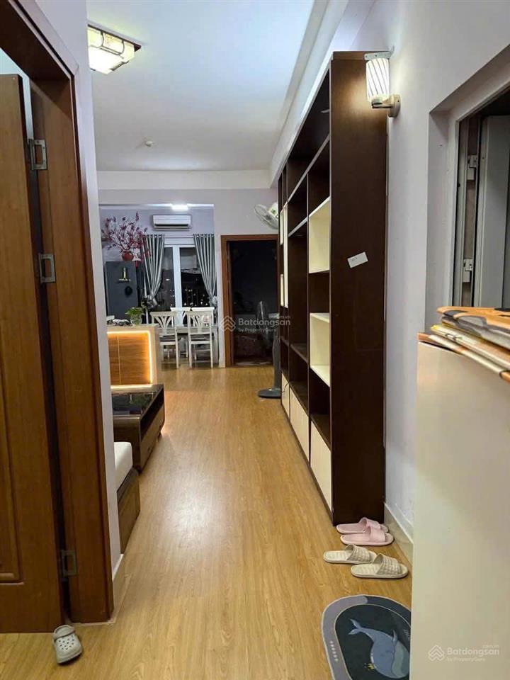 Bán 2pn 73.8m sử dụng tòa b1 gemek 1 giá bán 3 tỷ full nội thất.  0985 691 ***