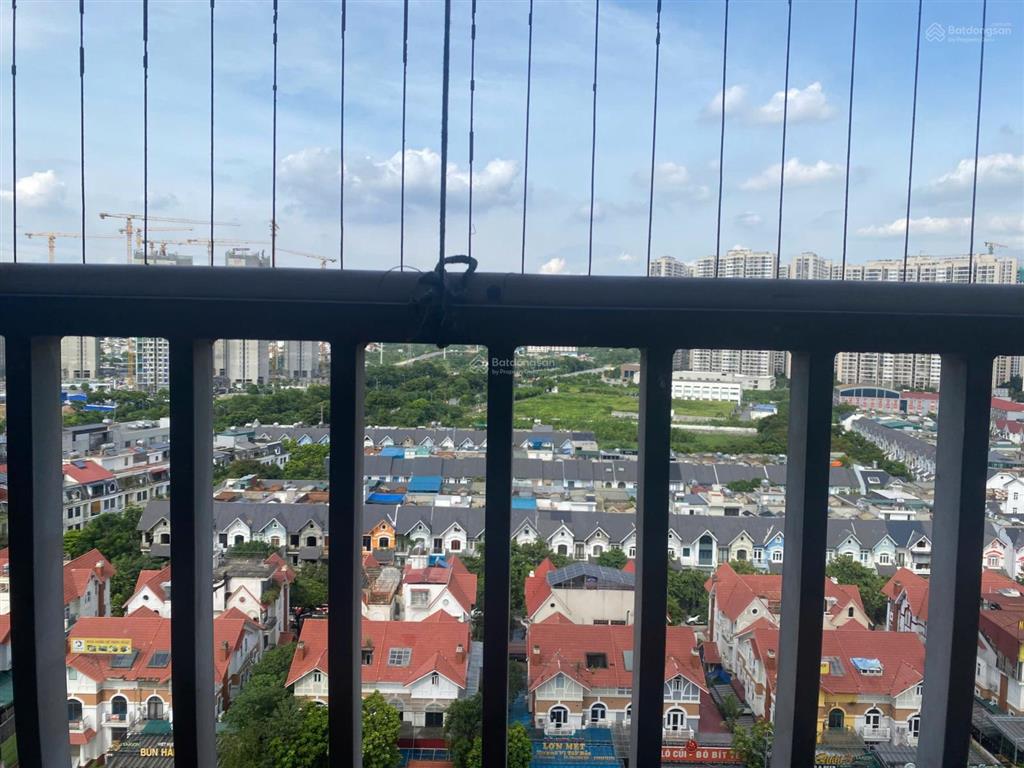 Bán 2pn 73.8m sử dụng tòa b1 gemek 1 giá bán 3 tỷ full nội thất.  0985 691 ***
