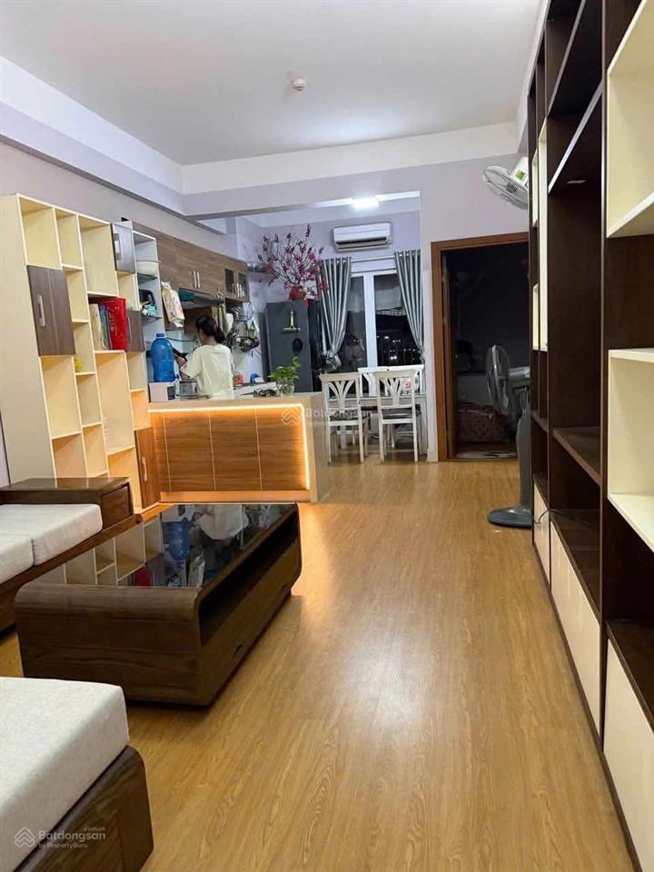 Bán 2pn 73.8m sử dụng tòa b1 gemek 1 giá bán 3 tỷ full nội thất.  0985 691 ***