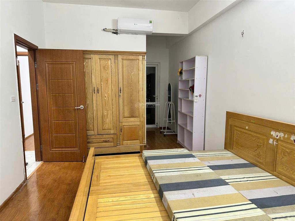 Bán 2pn 73.8m sử dụng tòa b1 gemek 1 giá 3 tỷ full nội thất.  0985 691 ***