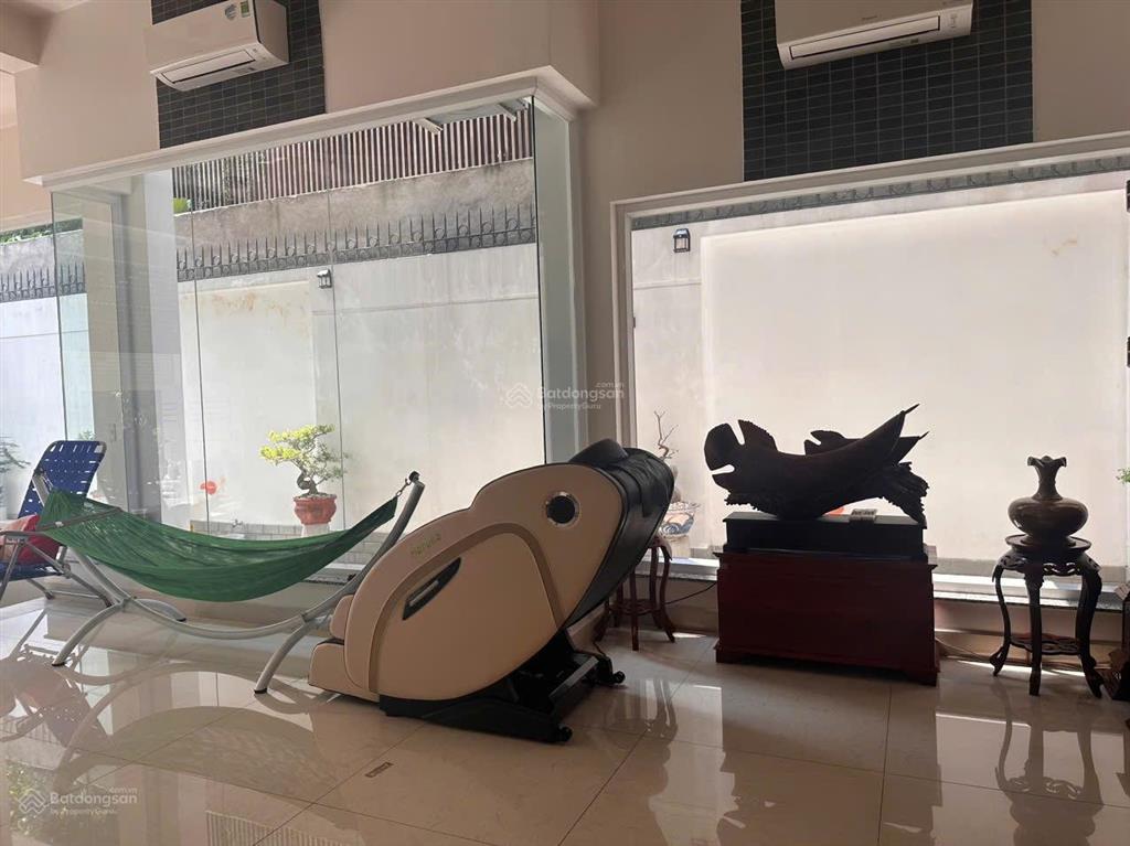 Biệt thự khu ao sen  tên lửa 10x20m có hầm, hướng tây giá 26 tỷ