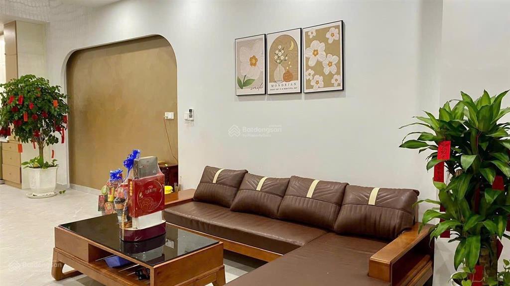 Nhà chủ mới xây theo thiết kế tâm huyết. nhưng có vài lý do nên nhượng lại cho ai có duyên