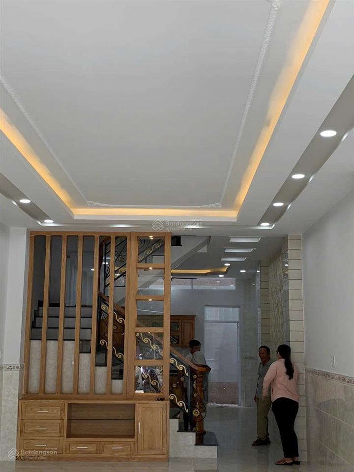 Nhà mặt tiền đường tên lửa quận bình tân dt 4,5 x 20 có 5pn 6wc sân thượng