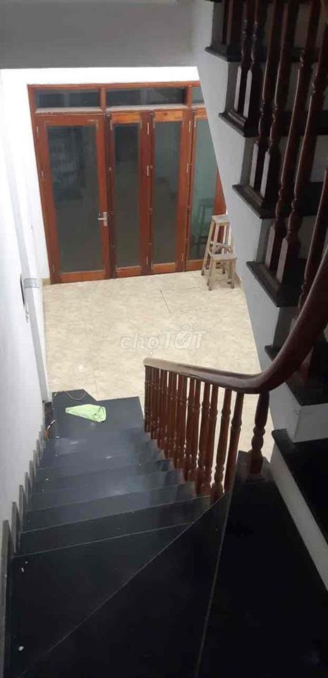 nhà 3 tầng 4 phòng ngủ