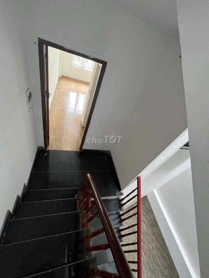nhà 3 tầng 4 phòng ngủ