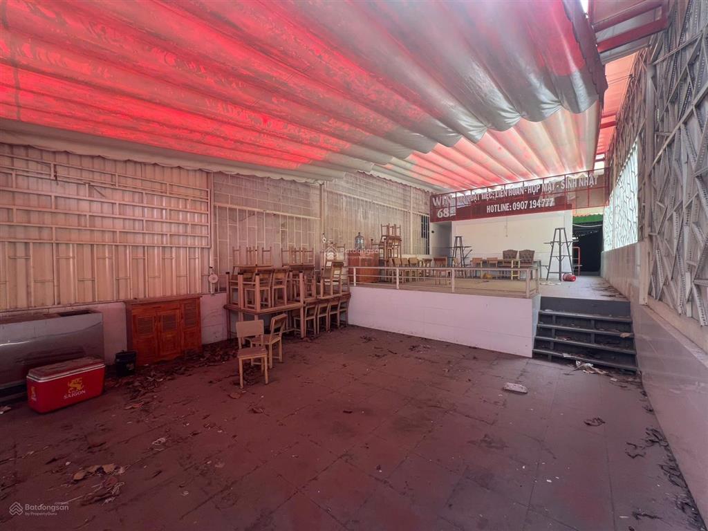 Mặt bằng kinh doanh rộng suốt 240m² trung tâm quận 10