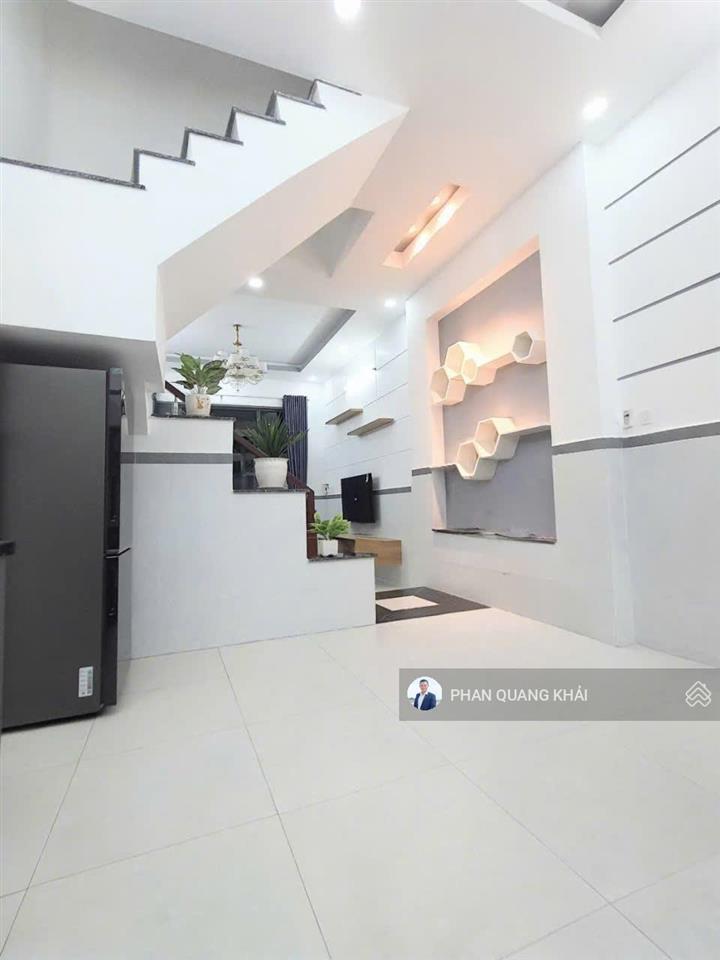 Nhà mới 3 lầu full nội thất  đường 7m p.linh xuân thủ đức