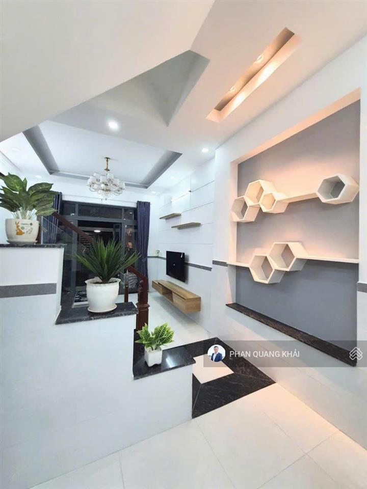 Nhà mới 3 lầu full nội thất  đường 7m p.linh xuân thủ đức