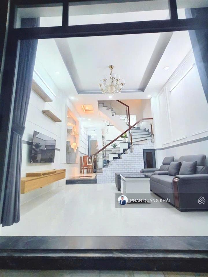 Nhà mới 3 lầu full nội thất  đường 7m p.linh xuân thủ đức