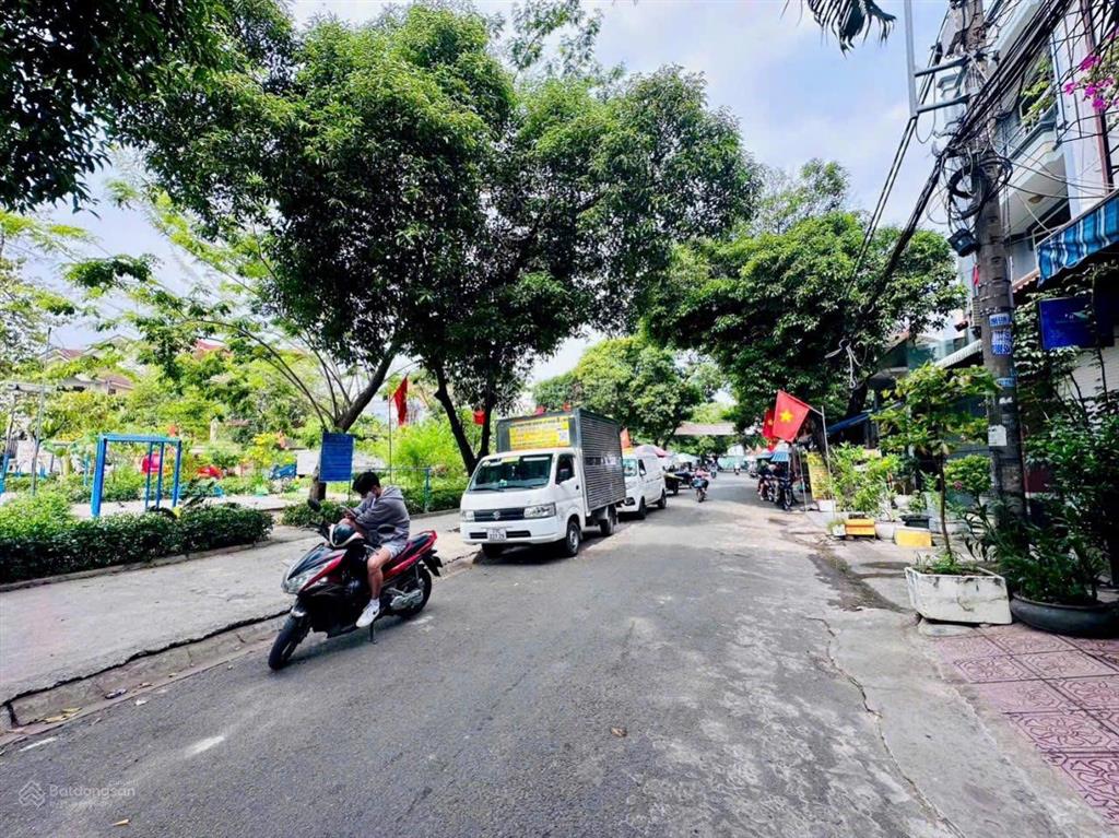 Đất mk linh trung kinh doanh 80m (5x16m) đối diện công viên đường 10m có vỉa hè!