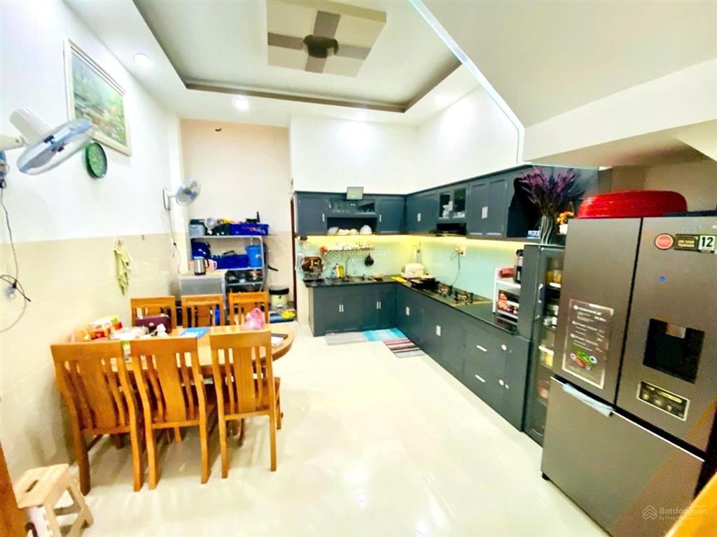 Bán nhà 1 trệt 1 lầu cạnh chợ đêm mỹ phước 1, diện tích 100m2, sổ riêng, giá 2,4 tỷ