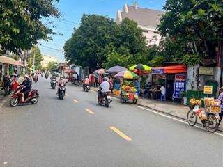 Bán nhà 1 trệt 1 lầu cạnh chợ đêm mỹ phước 1, diện tích 100m2, sổ riêng, giá 2,4 tỷ