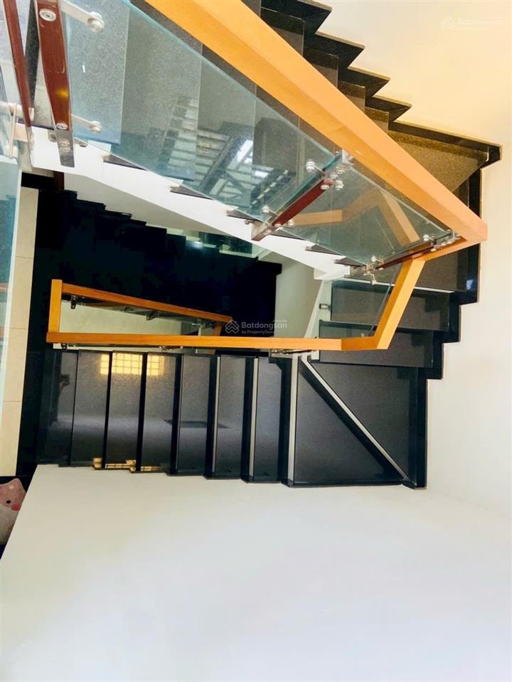 Bán nhà 1 trệt 1 lầu cạnh chợ đêm mỹ phước 1, diện tích 100m2, sổ riêng, giá 2,4 tỷ