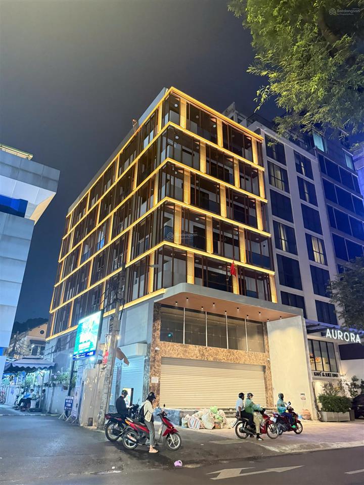 Cho thuê tòa nhà mới góc 2 mặt tiền 1.750m2 số 99 võ văn tần, quận 3, dt 10x25m, hầm, 7 tầng pccc