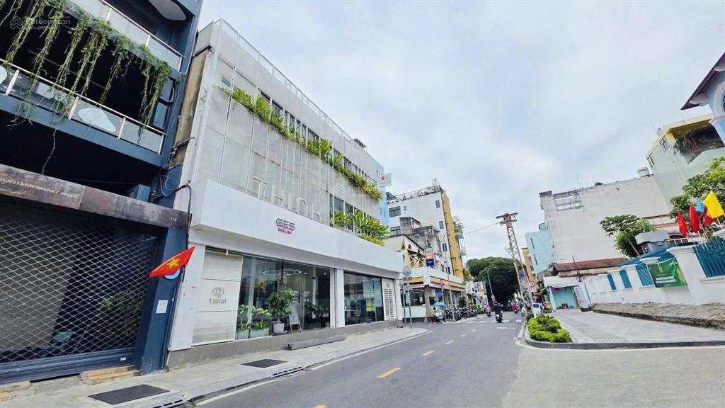 Cho thuê tòa nhà siêu đẹp góc 2mt số 116 nguyễn văn thủ, quận 1, dt 16x17m, trệt, 2 lầu, mới.