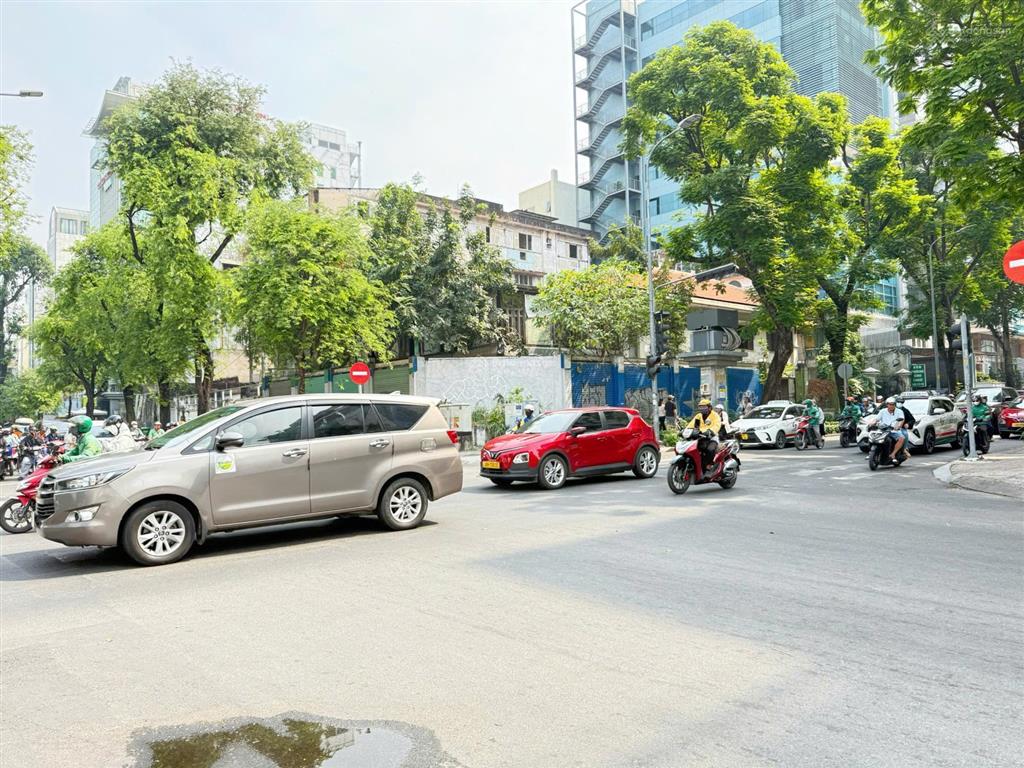 Cho thuê mặt bằng 600m2 số 69 võ văn tần, quận 3. 1 trệt 1 lầu, 350 triệu/th
