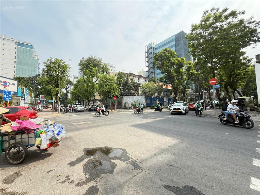 Cho thuê mặt bằng 600m2 số 69 võ văn tần, quận 3. 1 trệt 1 lầu, 350 triệu/th