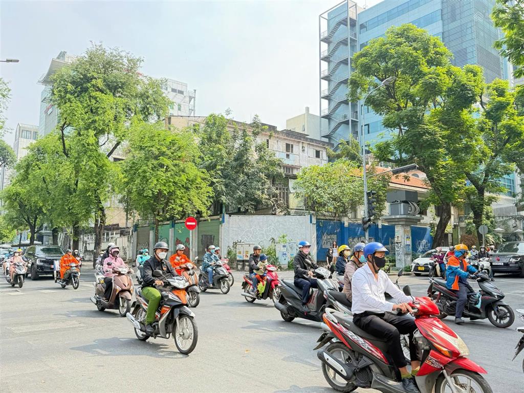 Cho thuê mặt bằng 600m2 số 69 võ văn tần, quận 3. 1 trệt 1 lầu, 350 triệu/th