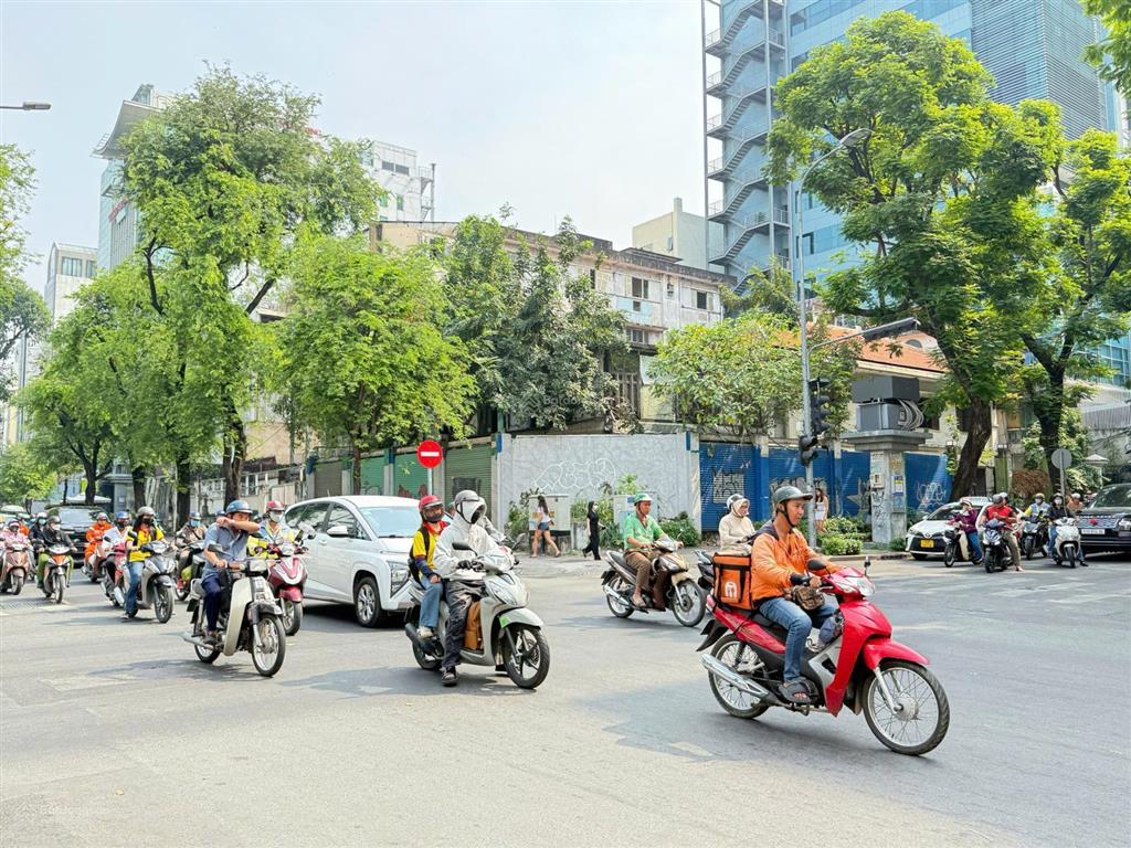 Cho thuê mặt bằng 600m2 số 69 võ văn tần, quận 3. 1 trệt 1 lầu, 350 triệu/th