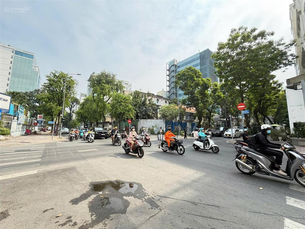 Cho thuê mặt bằng 600m2 số 69 võ văn tần, quận 3. 1 trệt 1 lầu, 350 triệu/th