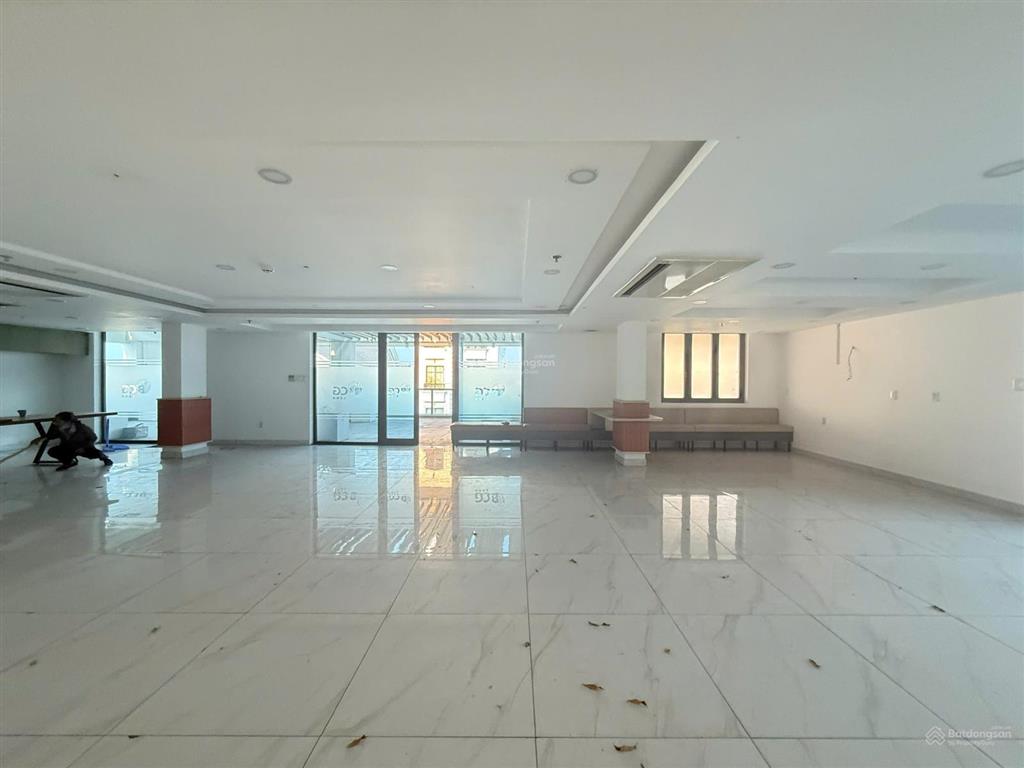 Cho thuê nhà mặt tiền số 2325 xuân thủy, phường thảo điền, quận 2. dt 23x35m, 900tr/th