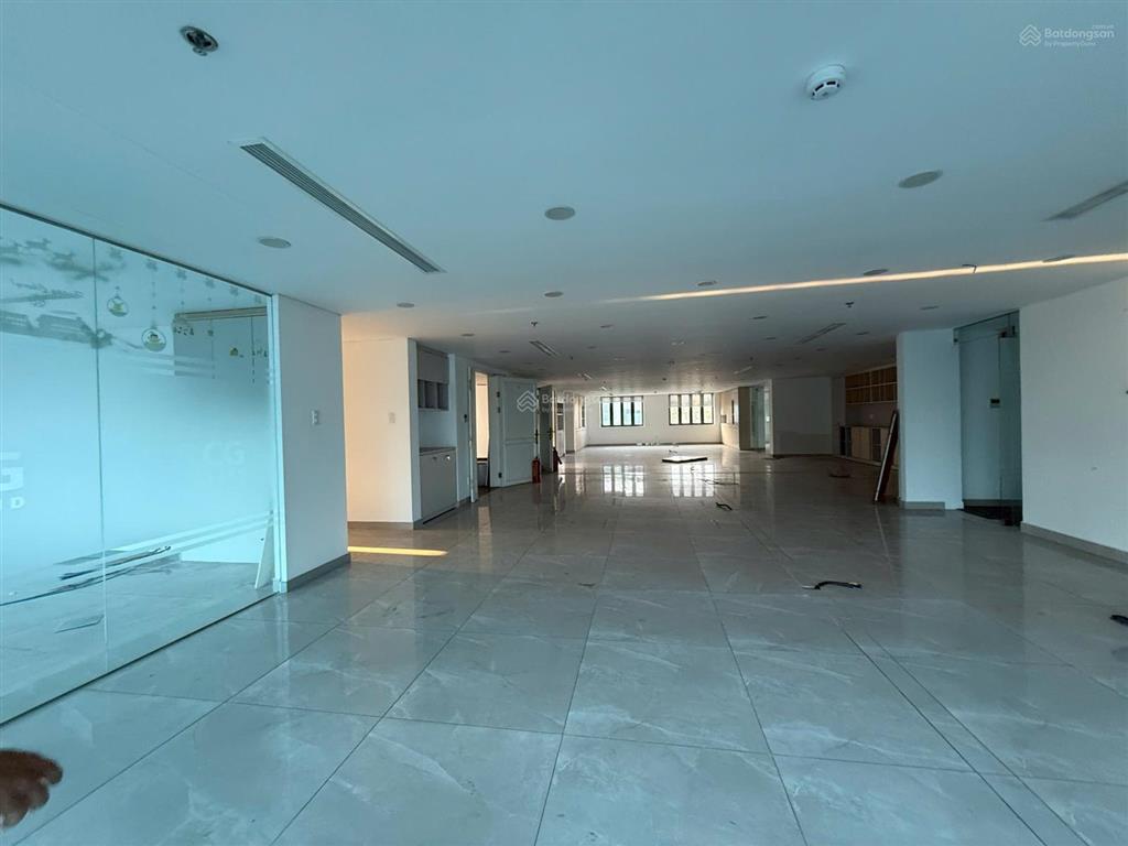 Cho thuê nhà mặt tiền số 2325 xuân thủy, phường thảo điền, quận 2. dt 23x35m, 900tr/th