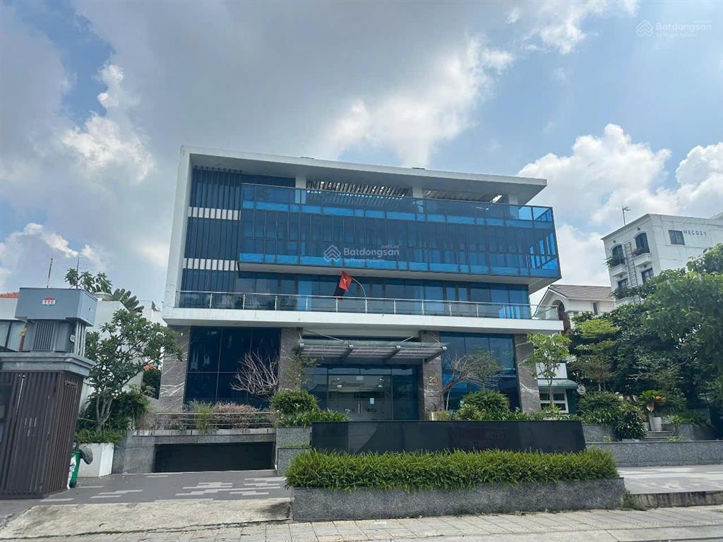 Cho thuê nhà mặt tiền số 2325 xuân thủy, phường thảo điền, quận 2. dt 23x35m, 900tr/th