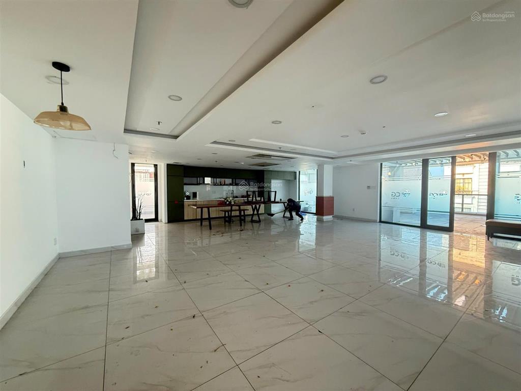 Cho thuê nhà mặt tiền số 2325 xuân thủy, phường thảo điền, quận 2. dt 23x35m, 900tr/th