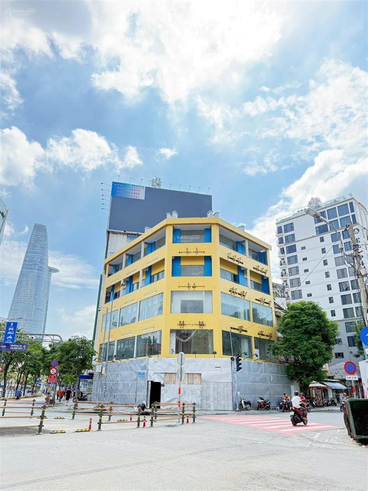 Cho thuê tòa nhà góc 2mt số 177  179  181 hàm nghi, phường bến thành, 18x25m, 1 trệt 4 lầu 2tm