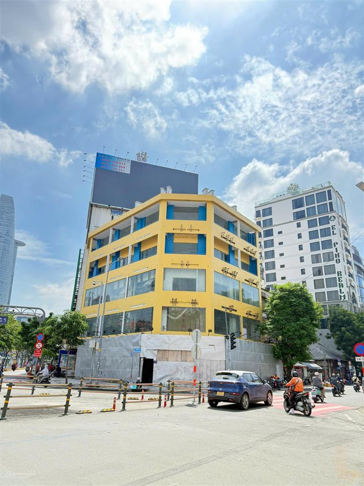 Cho thuê tòa nhà góc 2mt số 177  179  181 hàm nghi, phường bến thành, 18x25m, 1 trệt 4 lầu 2tm