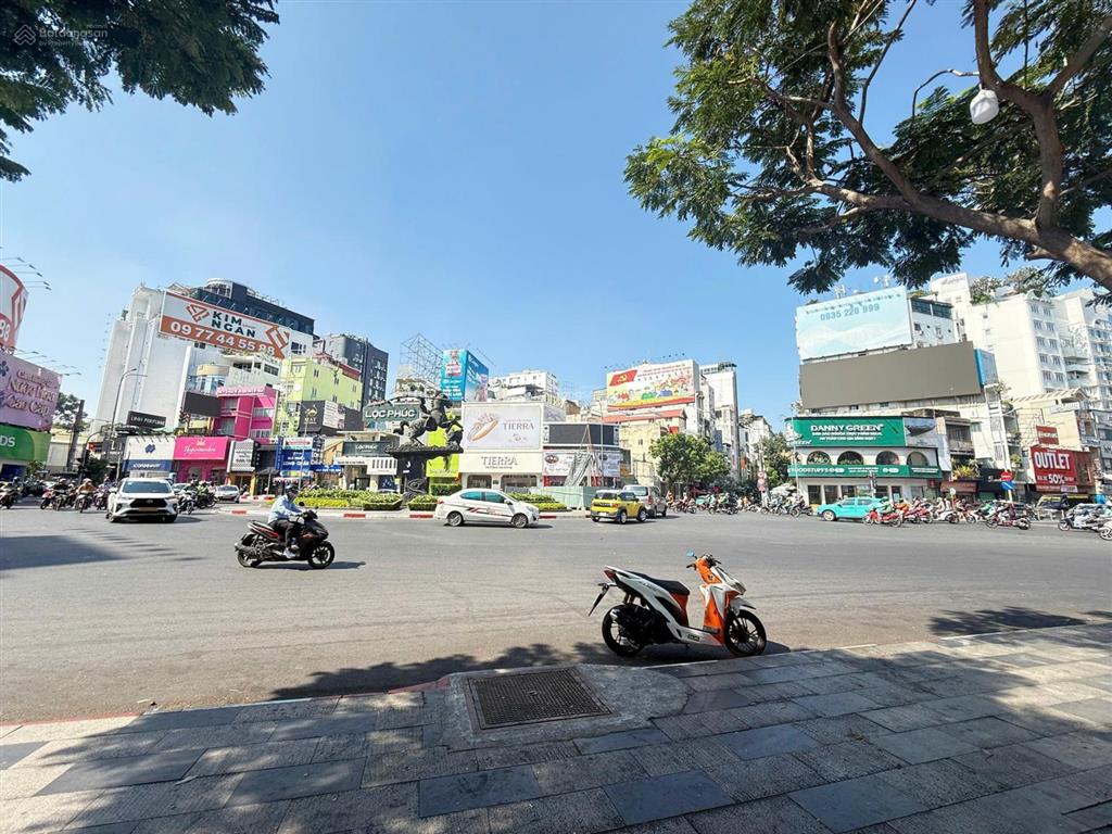 Cho thuê nhà số 05 nguyễn trãi, phường bến thành ngay ngã 6 phù đổng, 8x10m, trệt 5 lầu, 300tr/th