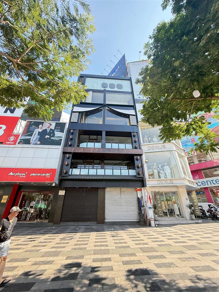 Cho thuê nhà số 05 nguyễn trãi, phường bến thành ngay ngã 6 phù đổng, 8x10m, trệt 5 lầu, 300tr/th