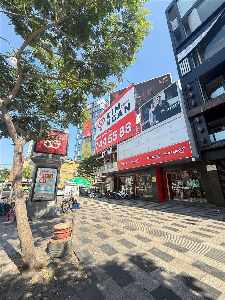 Cho thuê nhà số 05 nguyễn trãi, phường bến thành ngay ngã 6 phù đổng, 8x10m, trệt 5 lầu, 300tr/th