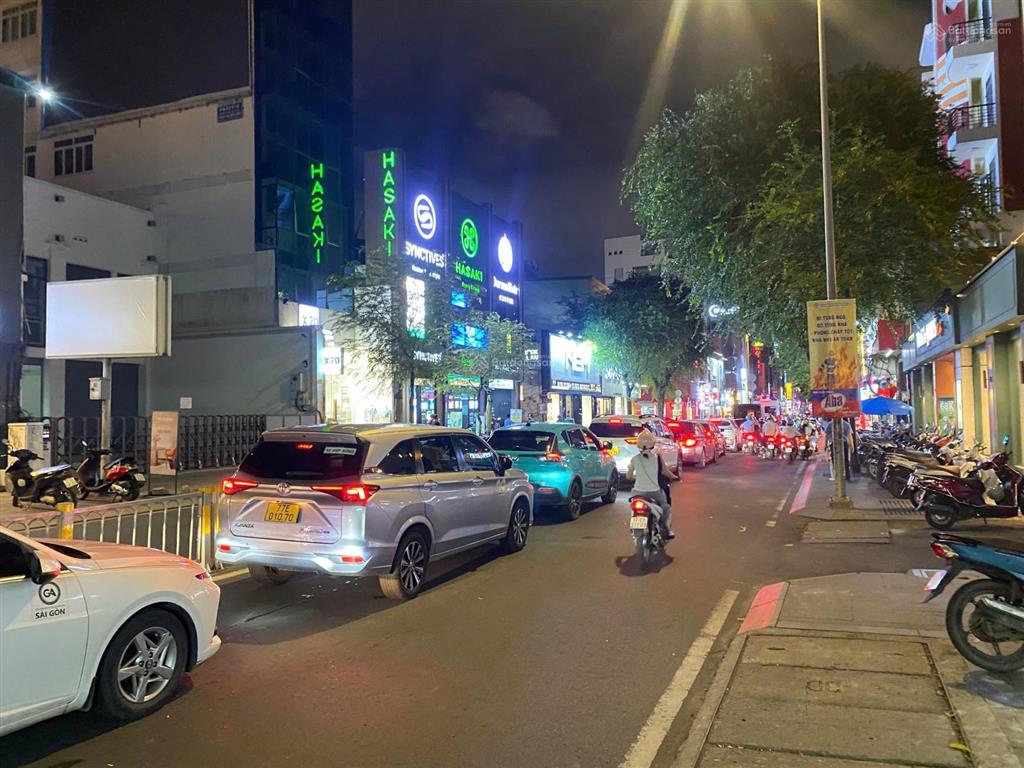 Cho thuê nhà góc 2mt số 187 hai bà trưng, phường 6, quận 3 ( hẻm hông), 8x20m, 200tr/th